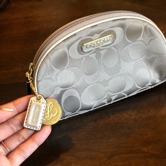COACH + Esteé Lauder makeup purse - Picture 4 of 6